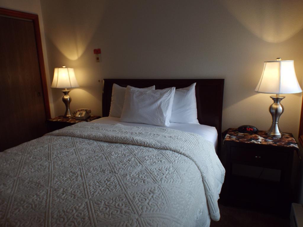 Greenwood Village Inn & Suites Kalispell Room photo